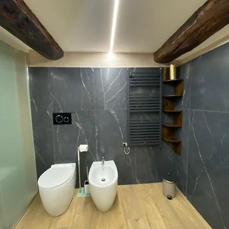 Lovely Homes בית הארחה