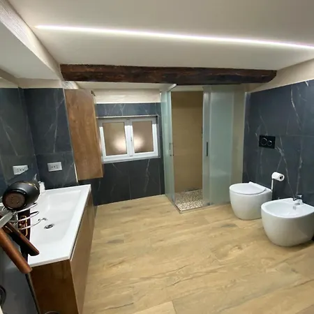 Lovely Homes Affittacamere Genova